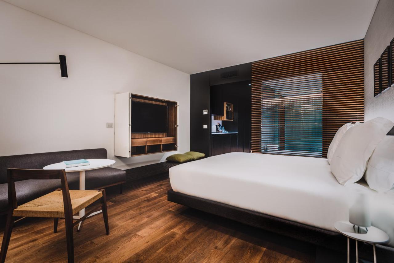 Sls Buenos Aires Puerto Madero Hotel Buitenkant foto A room at the hotel