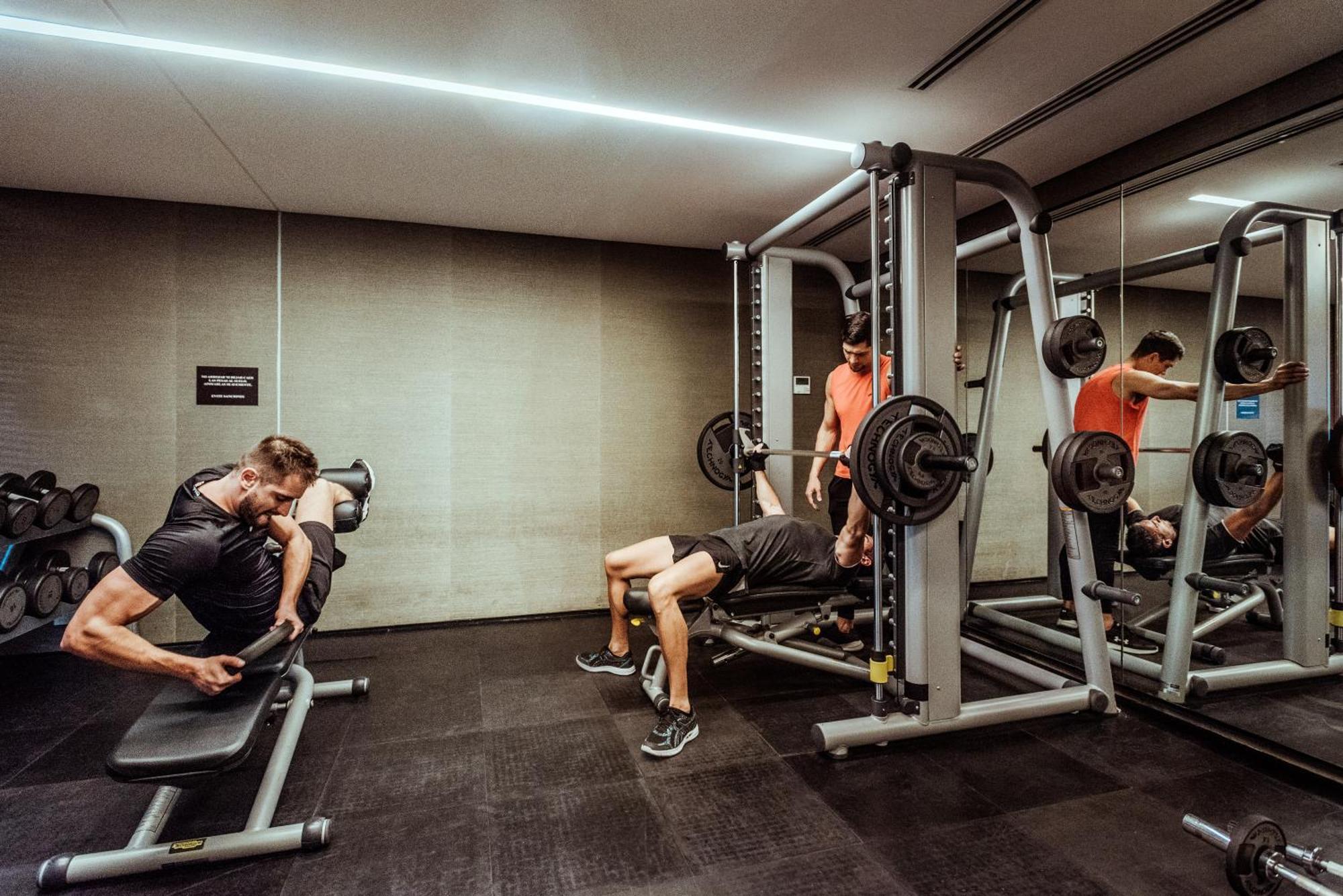 Sls Buenos Aires Puerto Madero Hotel Buitenkant foto The gym at the hotel
